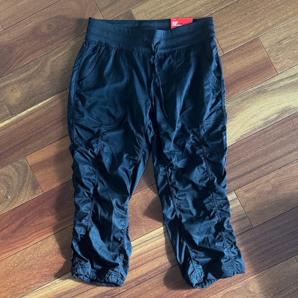 The North Face Women's Black Aphrodite 2.0 Capri Pants
